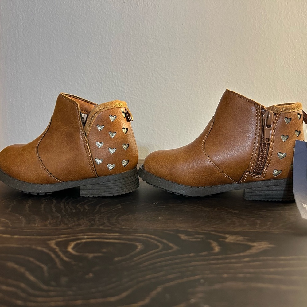 NWT toddler size 6 boots